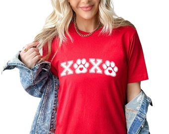 Paw Print Valentine's Day Shirt, XoXo Animal Lover Shirt for Parties and Galentine's Day, Dog Mom Cat Mom Valentines Day Shirt for Teachers