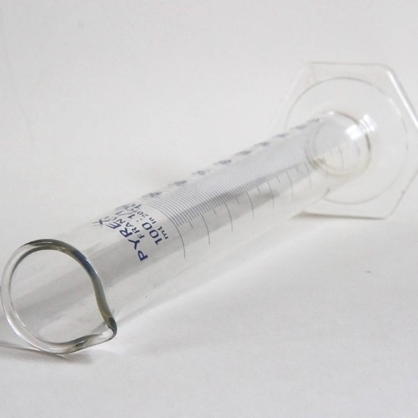 Eprouvette en Verre PYREX Graduee 100 ml, Tube de Laboratoire pour Déco Chimie, Doseur Cuisine, Recherche Scientifique, Curiosités, Vase