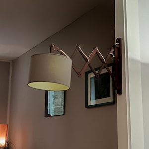 Lampe Accordéon Scandinave en teck 1960 1970, Lampe Ciseau Extensible et Orientable En Bois Teck Massif, Luminaire Potence Mural Modulable