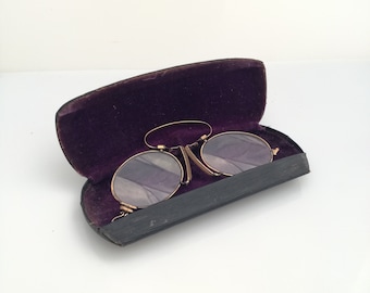 Antique Pair of Small Extendable Pince Nez Spectacles in  display picture 1