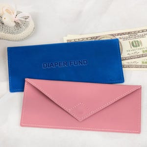 Envelope de couro para dinheiro para chá de bebê ou revelação de gênero | Porta-presentes em dinheiro rosa ou azul | Envelope personalizado para menino ou menina