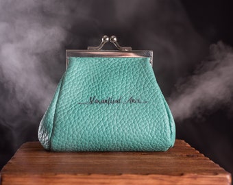 daisies on green frame change purse with funny big blue bobbles Kisslock purse