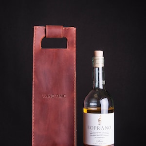 Wine Carrier. Personalized Leather Wine Tote. Wine Holder. Monogrammed Wine Sleeve. Engraved Wine Tote. Leather bottle holder