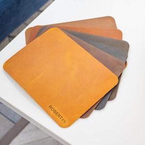 Personalisiertes Leder Mousepad, Schreibtisch Blotter Pad Leder, Vintage Ledermatte für Schreibtisch. Büro Schreibtischkissen, gestempeltes Mauspad. Jubiläumsgeschenk