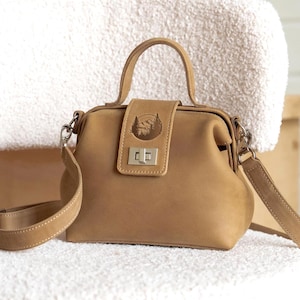 Leather womans doctor bag with handle, Brown leather purse, Birthday gift for her, Crossbody bag women, messenger bag, Gift for friend