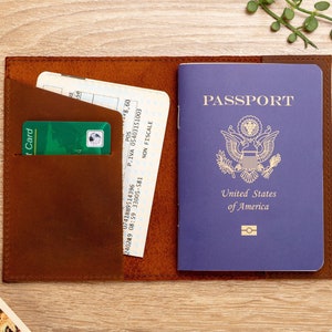 Personalisierter Reisepasshalter, Leder Reisepasshülle, Personalisierte Passhülle, Reisepass geschenk