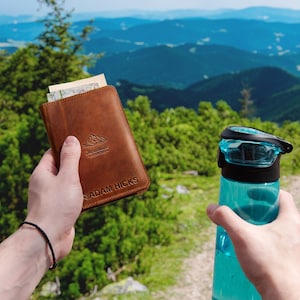 Personalisierte A6 Lederhülle mit Stiftschlaufe, Geschenk für Papa, Weihnachtsgeschenk für Papa, personalisierte Field Notes Hülle, Moleskine Cahier