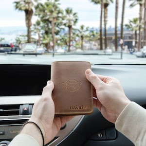 Couverture en cuir pour notes de terrain, cadeau de Noël pour papa personnalisé, cadeau garçons d'honneur, cadeaux pour hommes, cadeaux pour lui, couverture A6 personnalisée