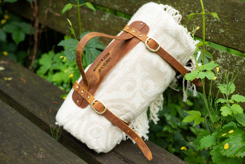 Picnic blanket strap, personalized leather blanket carrier, Leather anniversary gift. Custom blanket strap, Blanket carrier 
