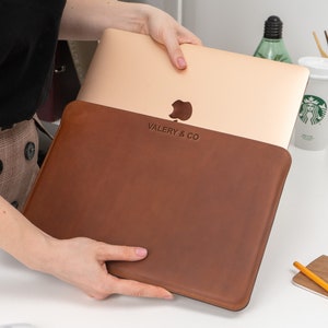 MacBook Pro / Air 13' 14' 16' housse dordinateur portable en cuir, étui en cuir pour ordinateur portable, pochette personnalisée pour ordinateur portable, pochette de protection, cadeaux monogrammés image 2