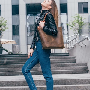 Leather Tote bag-Leather Bag-Leather tote bag woman with optional zipper, interio zipped pocket, crossbody, distressed whiskey leather image 3