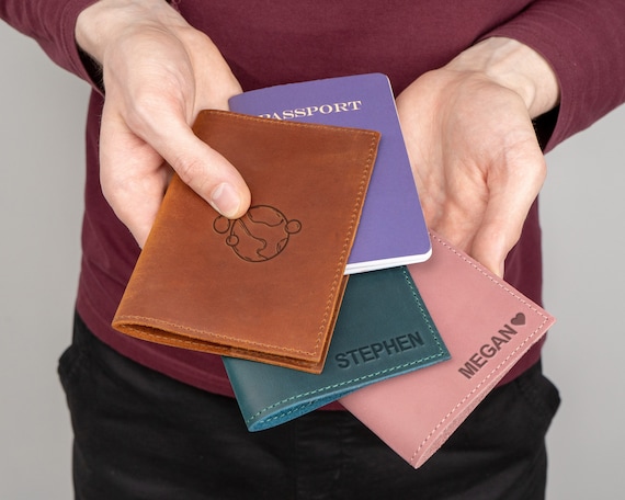 Porta passaporto personalizzato, porta passaporto in pelle, copertura per  passaporto in pelle, regalo di viaggio personalizzato -  Italia