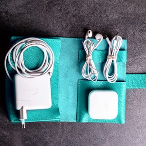 Travel Tech Organizer, Gegraveerde Tech Accessoires, Gadgets Houder Cord Keeper, Monogram Kabel Organizer