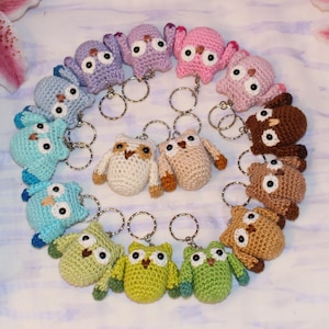 Key ring owl in bright colors