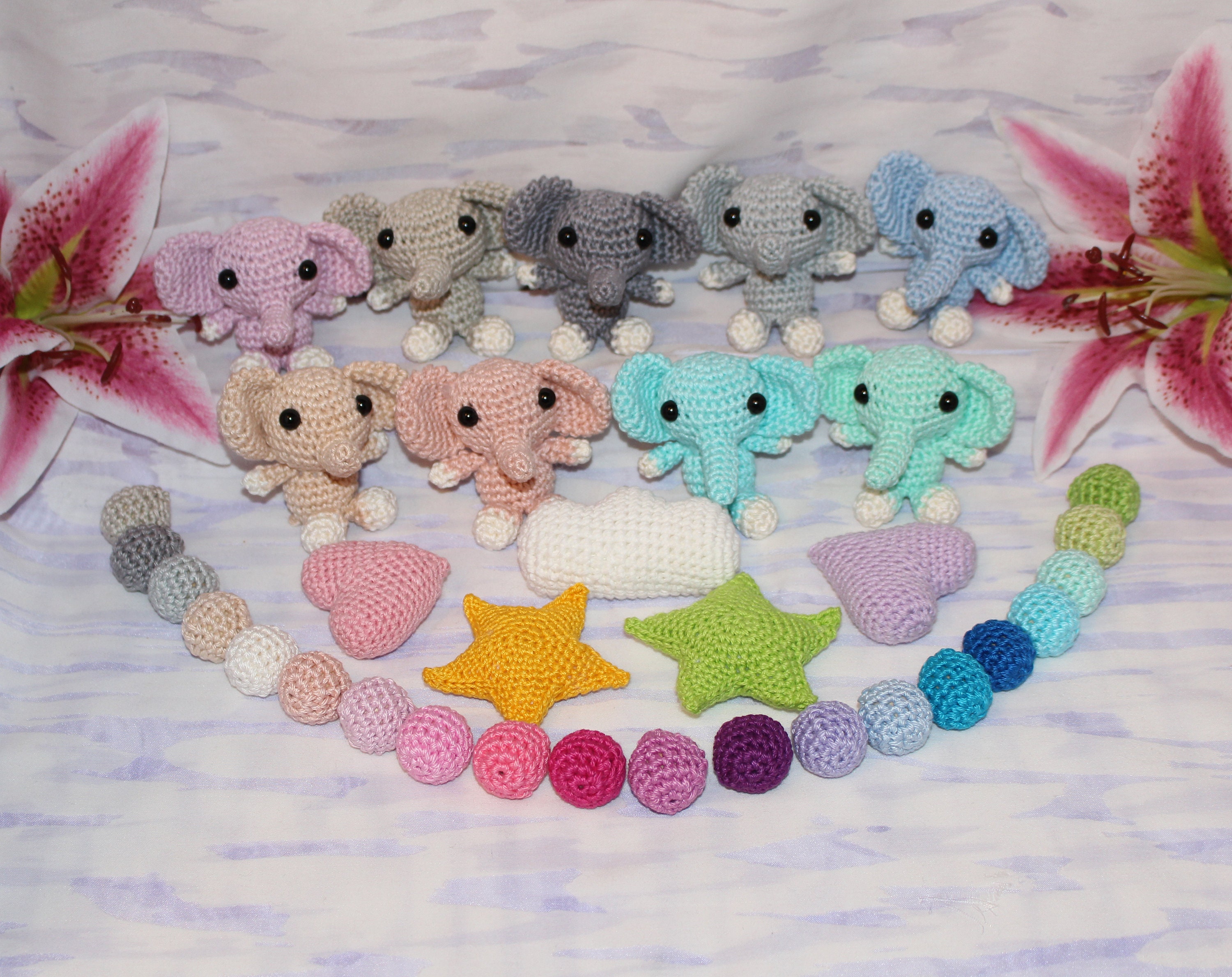 Figures for mobile or stroller chain as elephant with bow