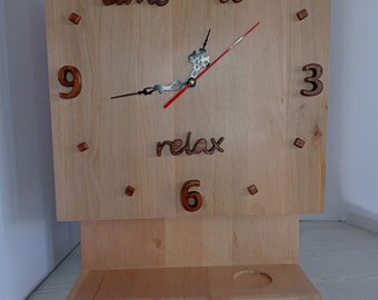 Clock with a surprise Clock bar