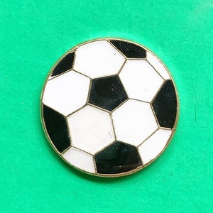 SOCCER BALL pin / vintage pin enamel pin hat tac pinback button jacket pin gift present lapel pin gifts for him sports pin football pin