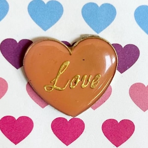 VINTAGE LOVE HEART pin / vintage pin enamel pin hat tac valentine pin jacket pin gift present lapel pin gifts for him love pin 80s pin