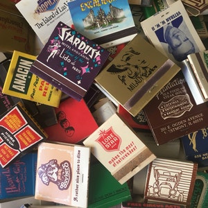 LOT OF 30 MATCHBOOKS from the 40s to 90s / vintage matches matchbook hotels casinos bar las vegas matchcovers match covers cover book books image 1