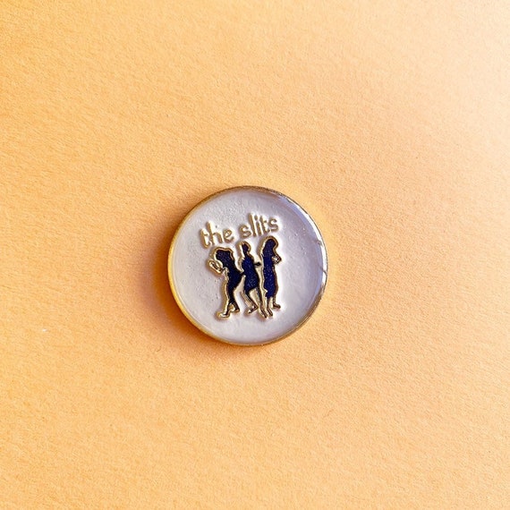 THE SLITS pin / vintage pin enamel pin hat tac pin