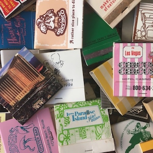 LOT OF 30 MATCHBOOKS from the 40s to 90s / vintage matches matchbook hotels casinos bar las vegas matchcovers match covers cover book books image 2