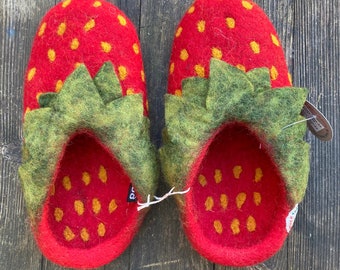 Felt slippers strawberry - slippers - adults