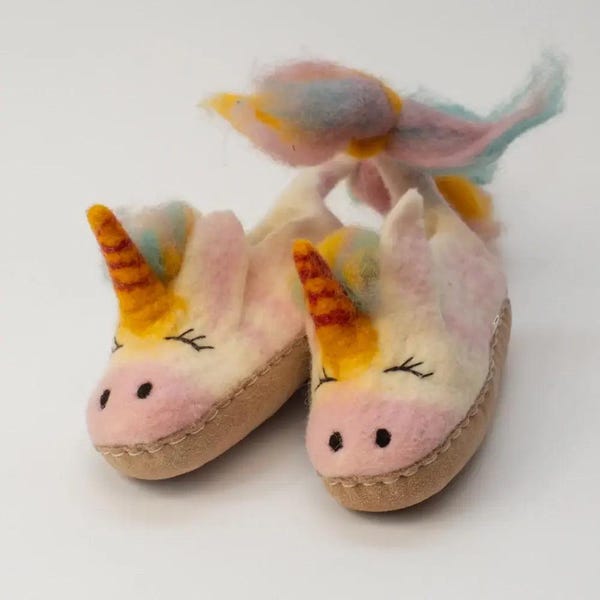 Pantofole in feltro a forma di unicorno - fatte a mano - per bambini