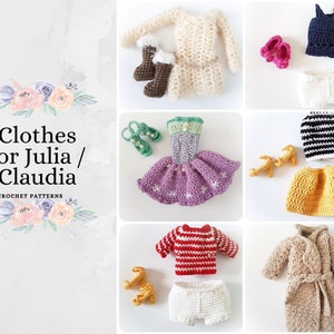 Puede incluir: Una colección de ropa de ganchillo para muñecas, que incluye un vestido, un suéter, una falda, pantalones y un abrigo. La ropa es de varios colores, incluyendo rosa, morado, azul, amarillo y blanco. El texto "Clothes for Julia / Claudia Crochet Patterns" es visible en la imagen.