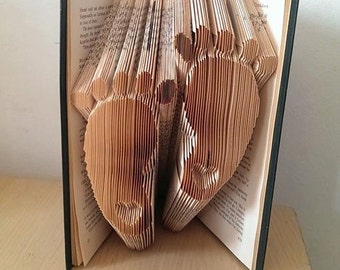 Baby feet with hearts Book folding pattern