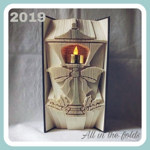 Lantern on post with holly Combination cut and fold book folding pattern