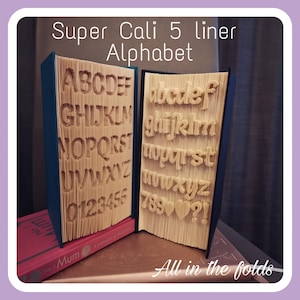 SUPER MINI Super Cali ¡Alfabeto plegable de libros cortados y doblados! hasta 5 líneas, ¡medidas incluidas! Incluye corazón extra.