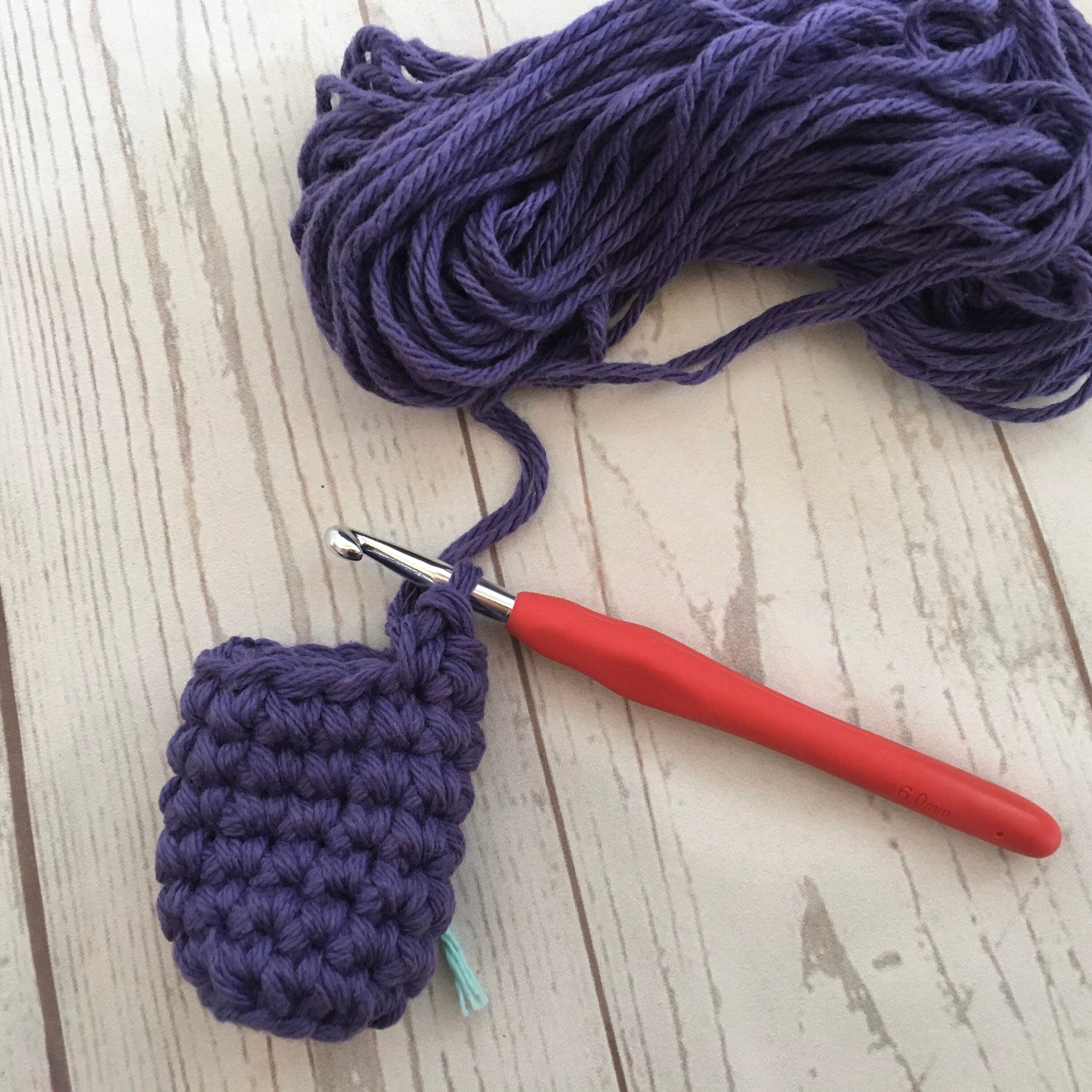 Cast-iron Handle Cover - Yarndrasil - Free Crochet Pattern