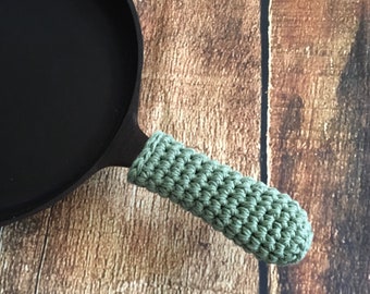 Ravelry: Cast Iron Skillet Handle Cover pattern by Rose Langlitz