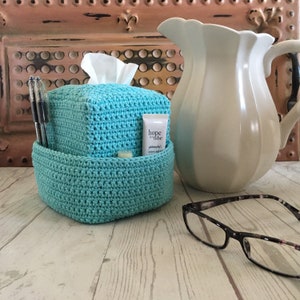 Crochet Tissue Box Cover Organizer in Cotton Yarn. Tissue Box Holder. Bathroom Accessories.