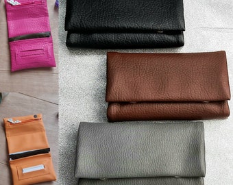 Handgemachte Tabaktasche aus veganem Leder. 5 Farben schwarz braun grau pink oder orange. Platz für 30g oder 50g Tabak, Feuerzeug, Papers und Filter.