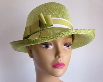 Smart Vintage Lime Green Straw Hat With Grosgrain Ribbon