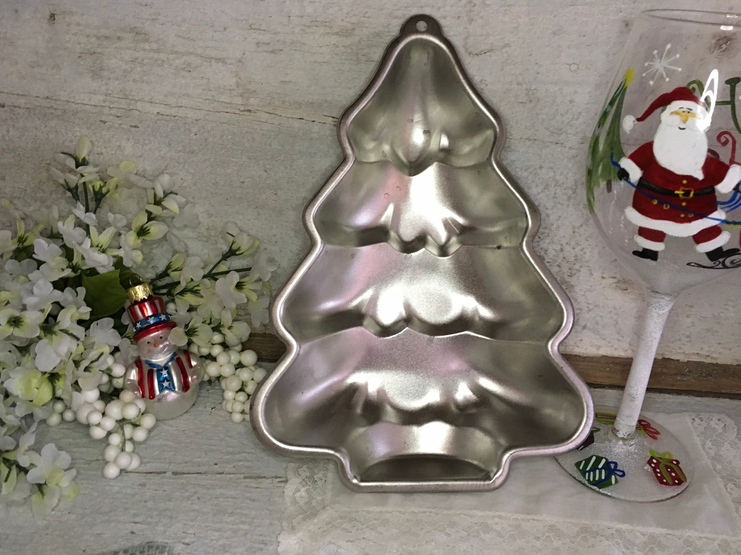 Vintage Christmas Tree Cake Pan, Xmas Farm House Decor, Holiday Tree Baking  Dish, Metal Christmas Kitchen, X-mas Tree Mold 