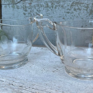 VINTAGE ETCHED GLASS Retro Cream and Sugar Set, Mid Century Clear Glass Creamer and Sugar, Coffee and Tea, 1950s, 1960s