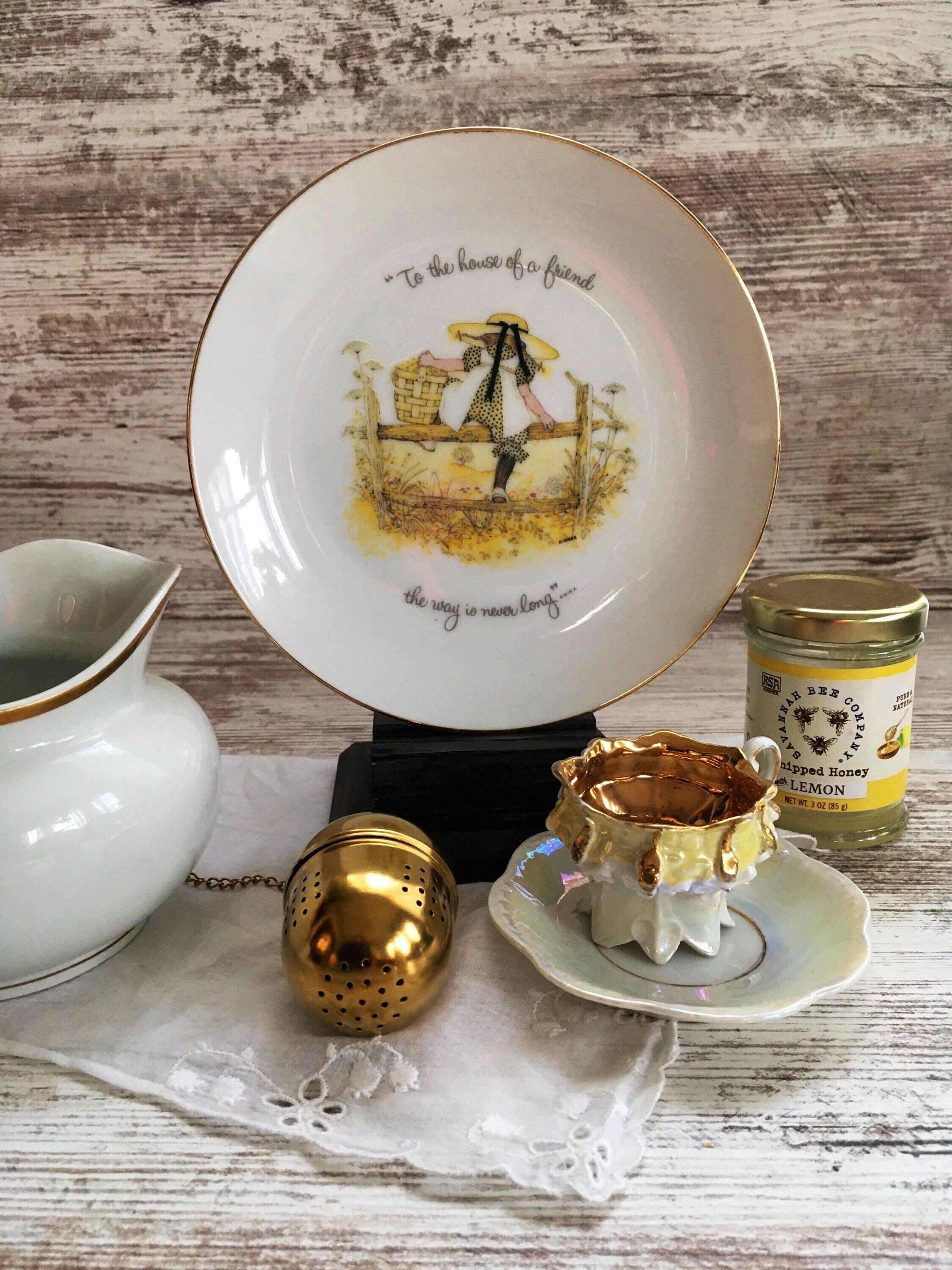 VINTAGE HOLLY HOBBIE White and Yellow Plate, Friendship
