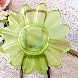 Vintage Green Glass Plate, Atomic Starburst Dish, Vintage Green Flash Glass Dish, Green Candy Dish, Vintage Glass Collectible, Gift Idea