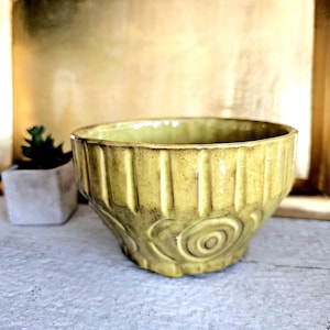 VINTAGE MCM Mustard Yellow Ribbed Planter, Friendship Roseville Potters, Round Planter, Ribbed Ceramic Planter, Mustard Yellow Pottery