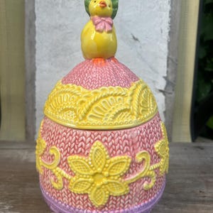 VINTAGE Easter Egg Pink and Yellow Cookie Jar, VINTAGE Ceramic Cookie Jar, Yellow Purple Pink Ceramic Cookie Jar, Snack Jar, Baker Gift