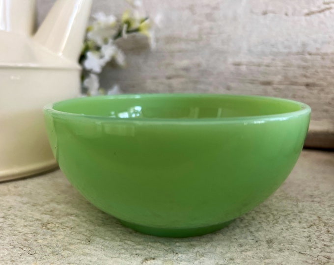 Vintage Fire King Jadeite Bowl, Vintage Jadeite Chili Bowl, Green Bowl