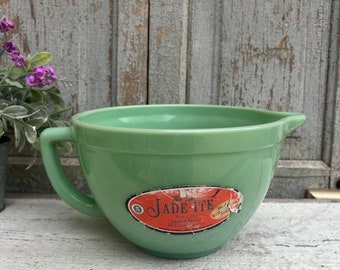 Vintage Jadeite Green FIRE KING Batter Bowl With D Handle - Jadeite Large Vintage Bowl - Farmhouse Decor