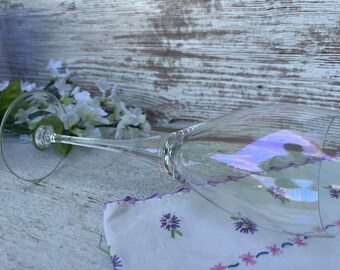 Vintages irisierendes Kristallweinglas, lila Akzent, Vintage Barware