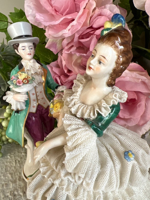 ドイツ　ドレスデン　レース人形　陶器　置物 ヴィンテージ アイリッシュドレスデン「ピンクのドレスのリュシール」のご紹介