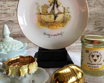 VINTAGE HOLLY HOBBIE White and Yellow Plate, Friendship