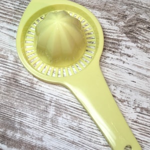 Vintage Lemon Juicer 1970s, Plastic Yellow Orange and Lemon Juicer