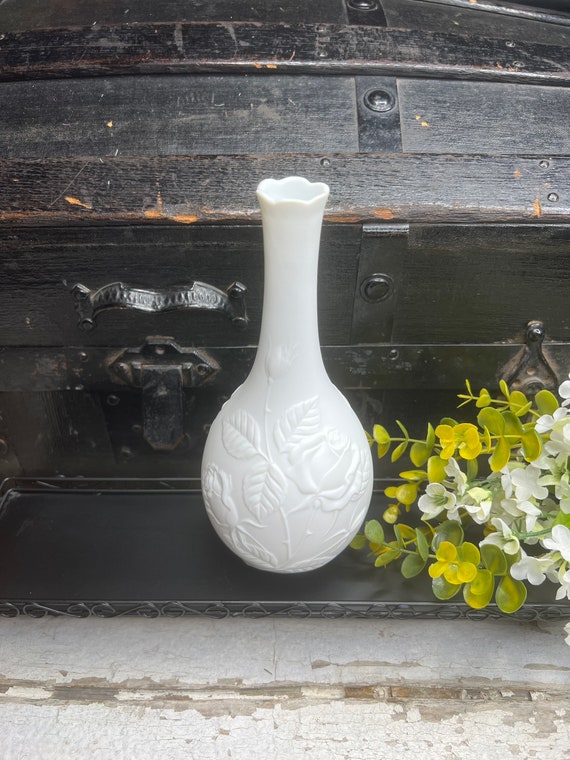ヴィンテージの白い花瓶、AK カイザーの花瓶、白い素焼きの磁器