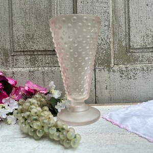 Vintage HOBNAIL Pink Satin Glass Vase, Pink Vase, Retro Pink Vase, Vase on Pedestal, Farmhouse Decor